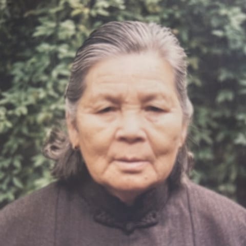 La grand-mère de Hoï Wong, surnommée Fleur Dorée aux Mains d'Or